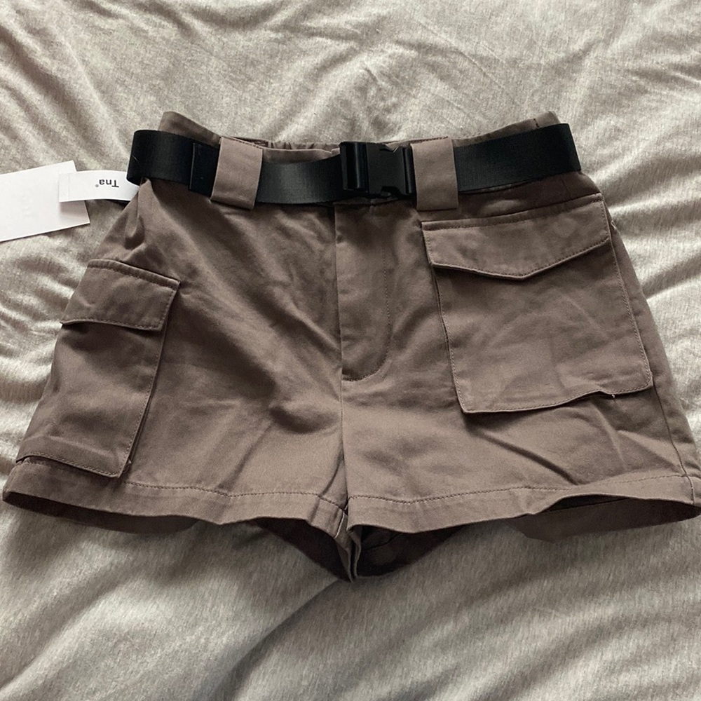 Aritzia cargo shorts